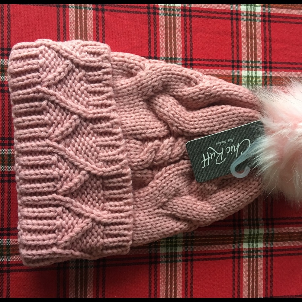❄️ Super Cozy Pom Pom Beanie ❄️ - Picture 6 of 8